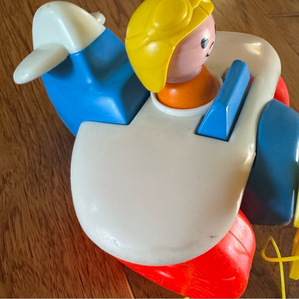 Vintage 1980 Fisher Price Pull Behind Plane Airplane Toy with Pull String Pilot - Picture 2 of 8
